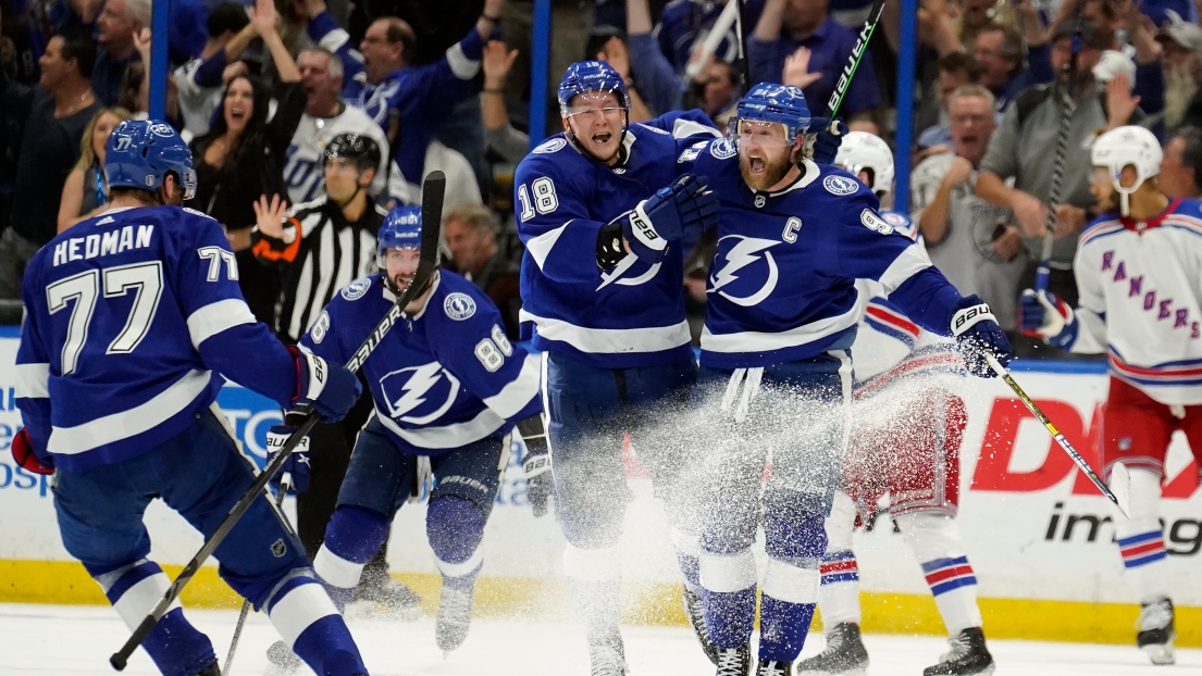 Le Lightning célèbre le but de Steven Stamkos