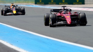 Les déboires de Ferrari continuent; Red Bull en profite