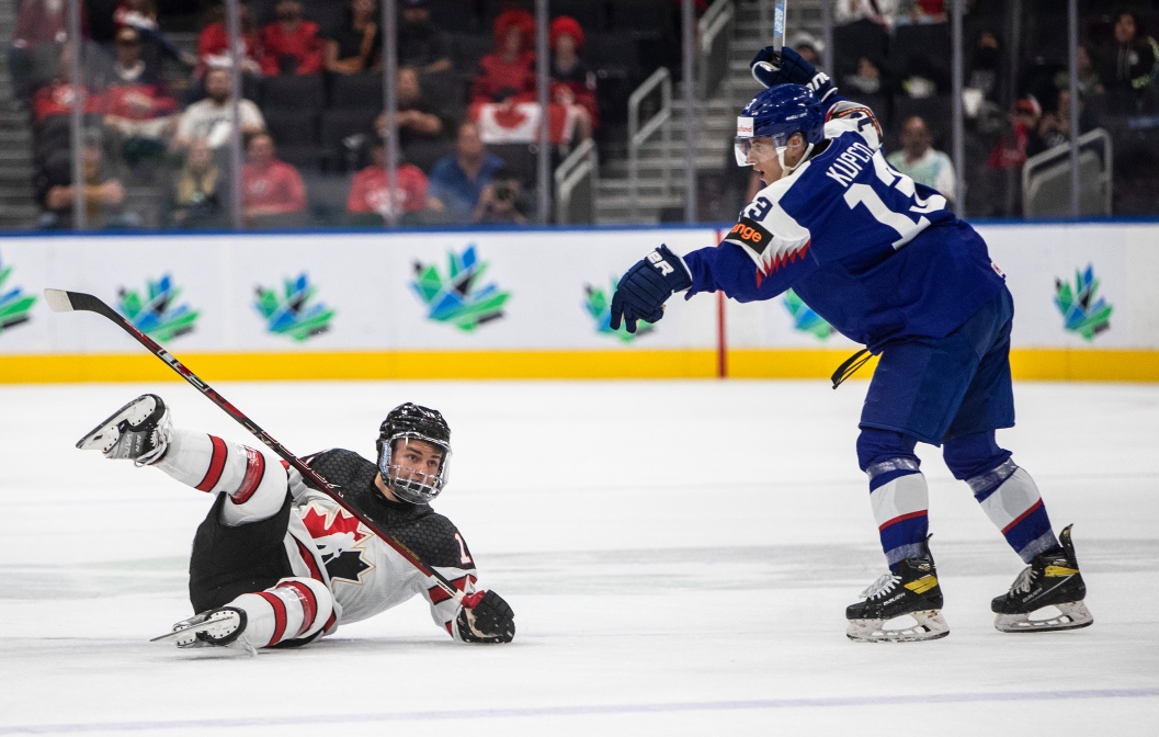 Connor Bedard et Lubomir Kupco