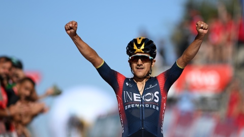 Vuelta : Carapaz remporte la 14e étape en solitaire