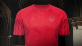 Le maillot rouge que portera le Danemark à la Coupe du Monde de la FIFA, Qatar 2022™.