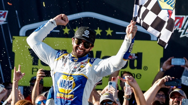 Elliott gagne à Talladega et avance dans les éliminatoires NASCAR
