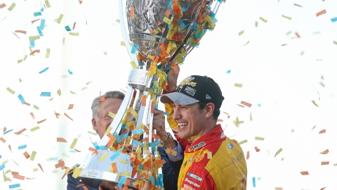 Joey Logano champion de la Cup Series