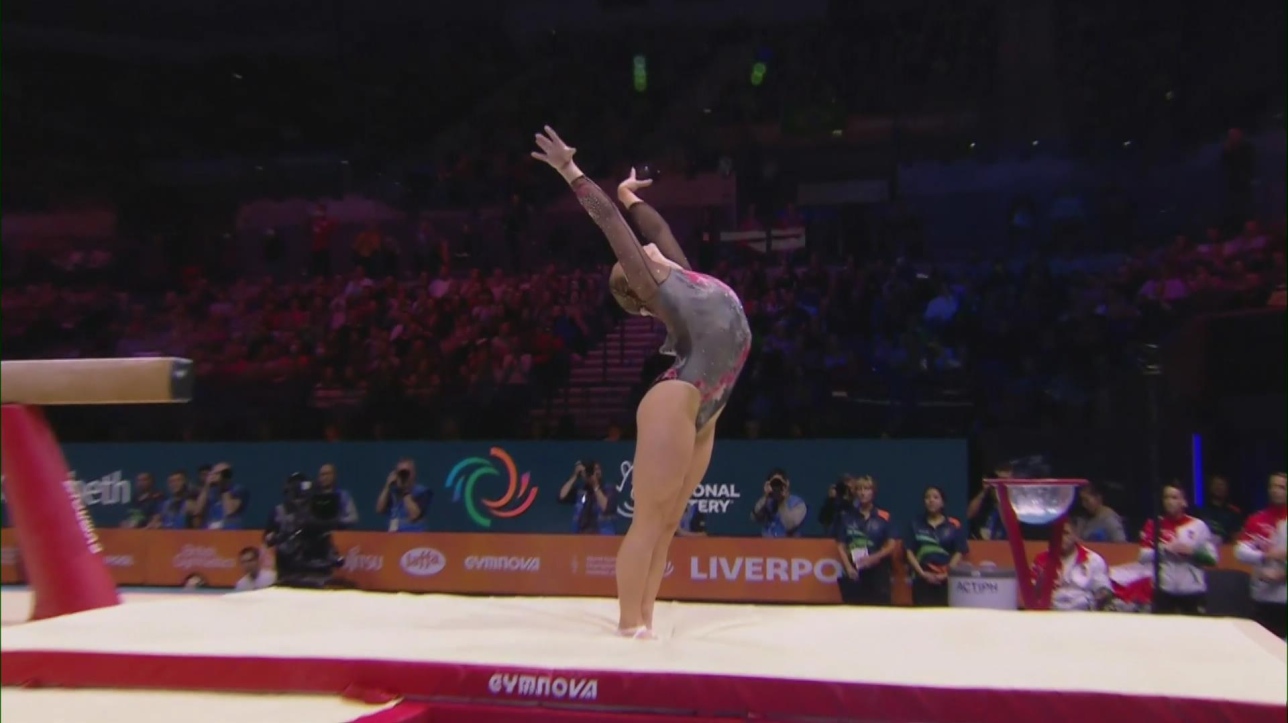 Ellie Black gagne l'argent à la poutre aux Championnats du monde de  gymnastique artistique - Équipe Canada