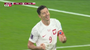 Lewandowski marque sur un penalty en fin de match