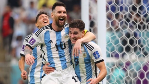 Messi transporte l'Argentine en finale