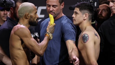 Figueiredo nargue Moreno avec une banane