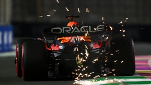 Verstappen fait des flammèches aux essais libres
