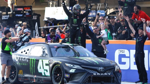 Tyler Reddick résiste et l'emporte en Nascar