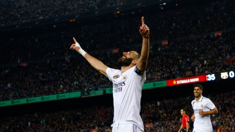 Benzema et le Real renversent le Barça