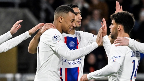 Mbappé et le PSG foncent vers le titre