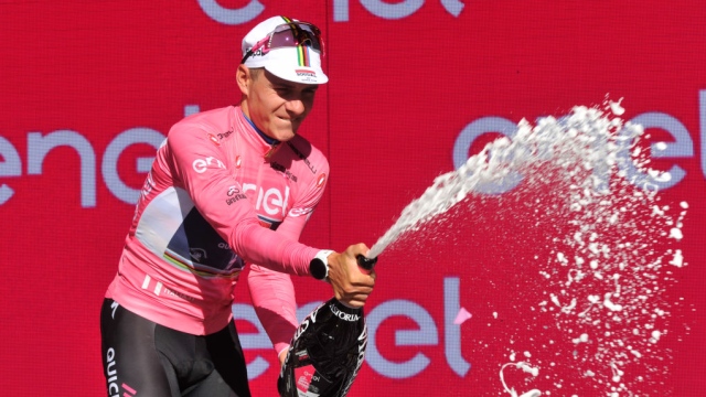 Remco Evenepoel prend le maillot rose d'entrée