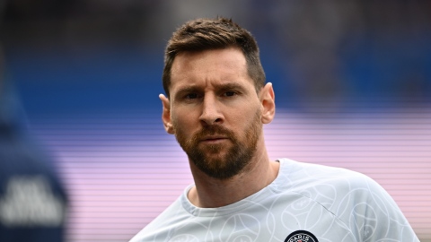 L'entraîneur du PSG confirme le départ de Messi