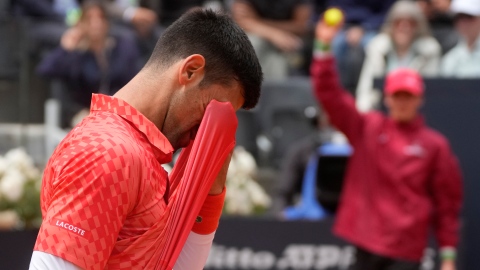 Les messages politiques de Djoko font jaser
