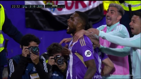 Cyle Larin marque face au FC Barcelone