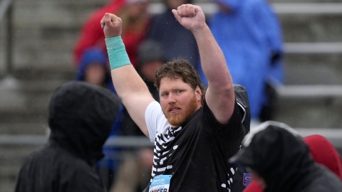 Ryan Crouser explose son record du monde du poids