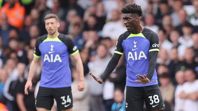 Tottenham rate la Ligue Europa, Leicester relégué
