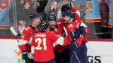 Les Panthers célèbrent le but de Brandon Montour.