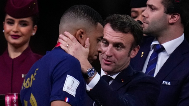 Macron tentera de convaincre Mbappé