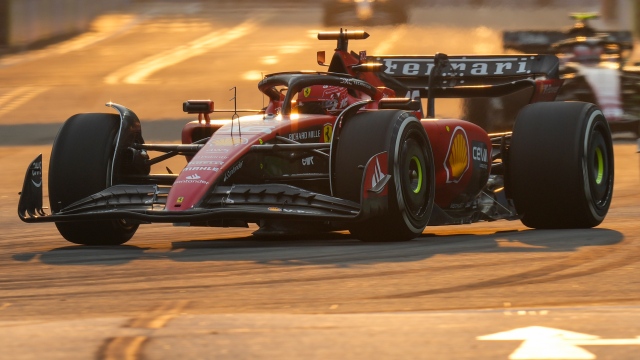 Les Ferrari loin devant Max Verstappen