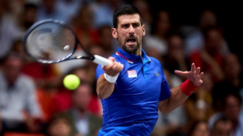 Novak Djokovic envoie la Serbie en phase finale