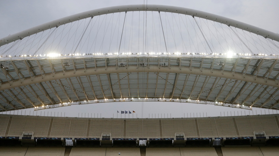 Le toit du Stade olympique d'Athènes en piteux état