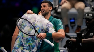 Djokovic et Sinner avancent aux Finales de l'ATP