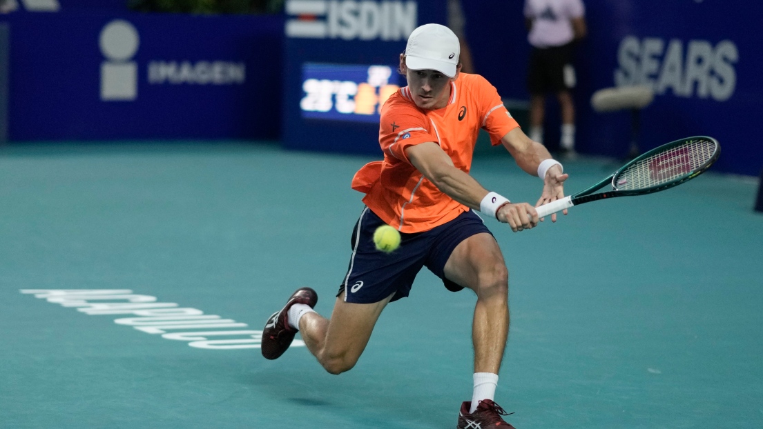 Tennis ATP Le champion en titre Alex de Minaur poursuit sa route à