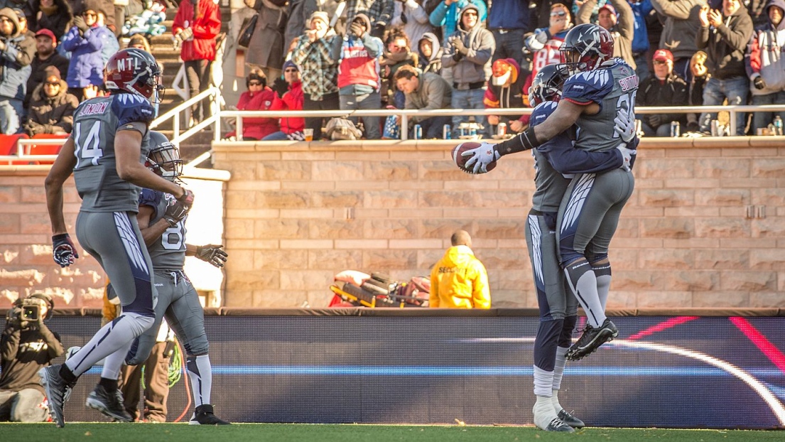 Les Alouettes célèbrent un touché au premier quart