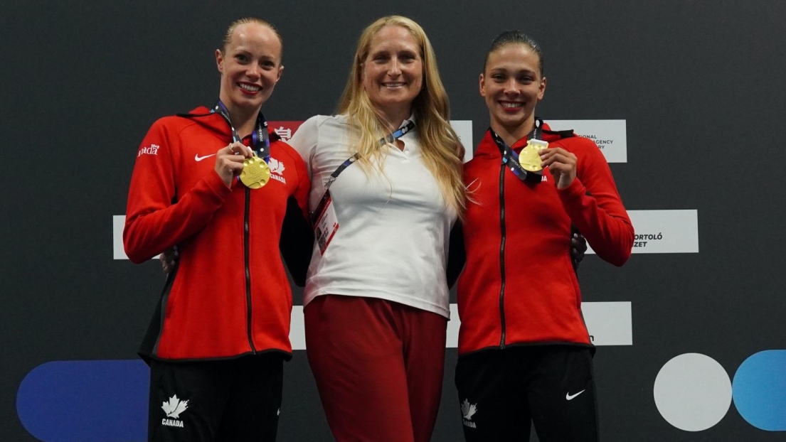 Jacqueline Simoneau et Audrey Lamothe avec leur entraîneure Kasia Kulesza.