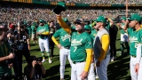 Les Athletics ont salué la foule après le dernier match de leur histoire à Oakland