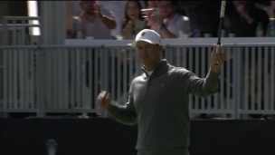 Adam Scott fait rugir la foule!