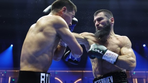 Fin de round endiablée de Beterbiev