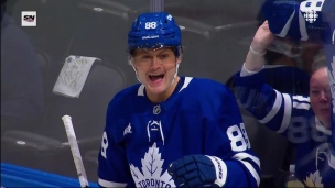 Un deux contre zéro qui se termine par un but par Nylander