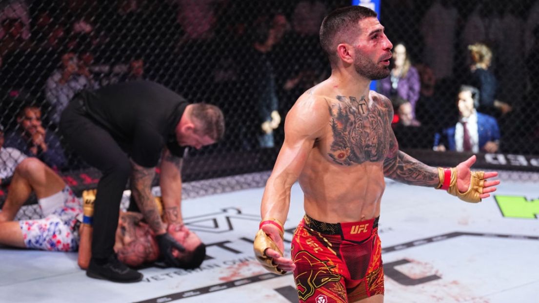UFC Max Holloway ne fait pas le poids face à la puissance de Ilia Topuria RDS.ca