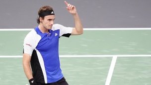 Tsitsipas avance au 2e tour à Paris