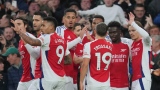 Les joueurs d'Arsenal célèbrent un bit de Bukayo Saka.