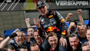 Verstappen champion; Russell l'emporte