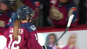 Gardiner égalise pour la Victoire en supériorité