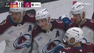 MacKinnon prépare le 10e but de Makar