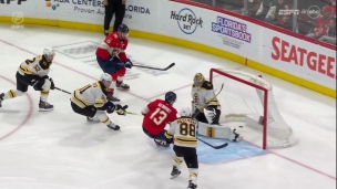 Barkov sert une passe parfaite à Reinhart