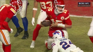 Mahomes emprunte une page du livre de Josh Allen