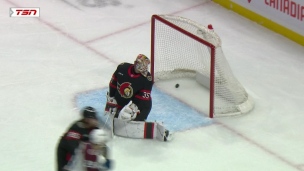 Ullmark laisse passer un sapin à MacKinnon