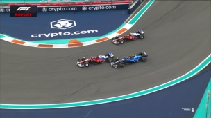 Double dépassement des Ferrari contre Sainz