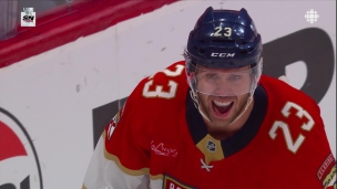 Tkachuk sert un succulent caviar à Verhaeghe