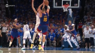 Le 3 points de Jokic touche les étoiles!