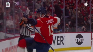 Skinner débordé, Tkachuk en marque un autre!