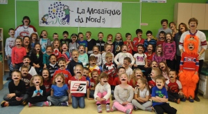 élèves de la maternelle et de la 2e année de l'école communautaire La Mosaïque du Nord