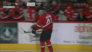 Devine à Powell, à Devine.. 2-0 Checkers!