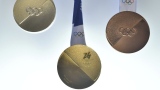 Les médailles des Jeux olympiques d'hiver de Milan-Cortina 2026.